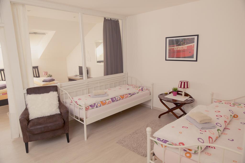 Heinsens Ellerbek Bed & Breakfast Room photo